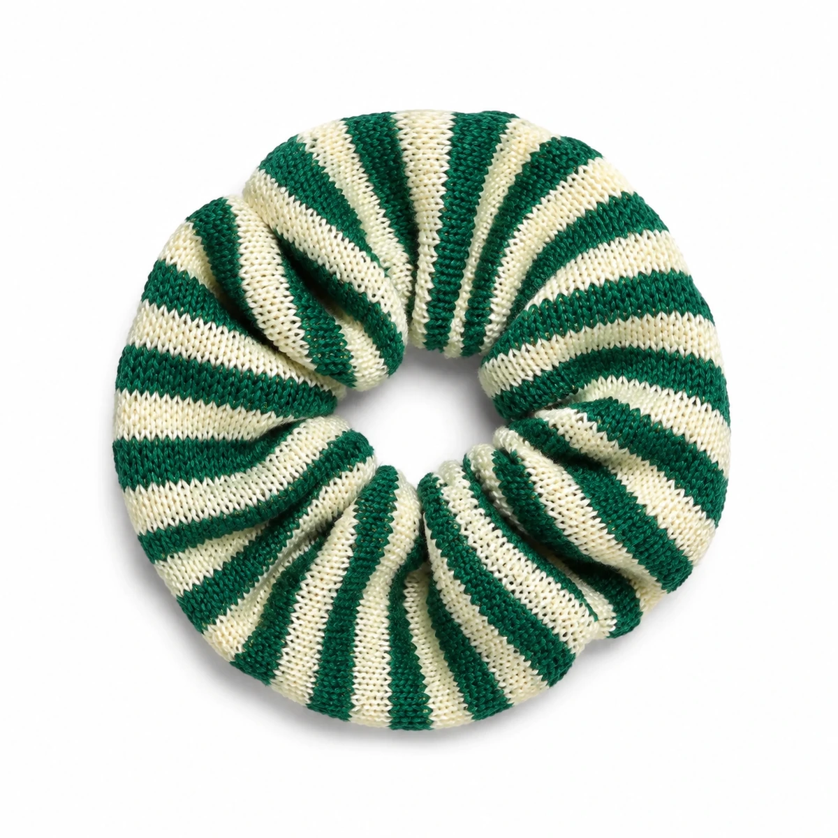 Smaragdgrøn og elfenbensfarvet strikket scrunchie med striber
