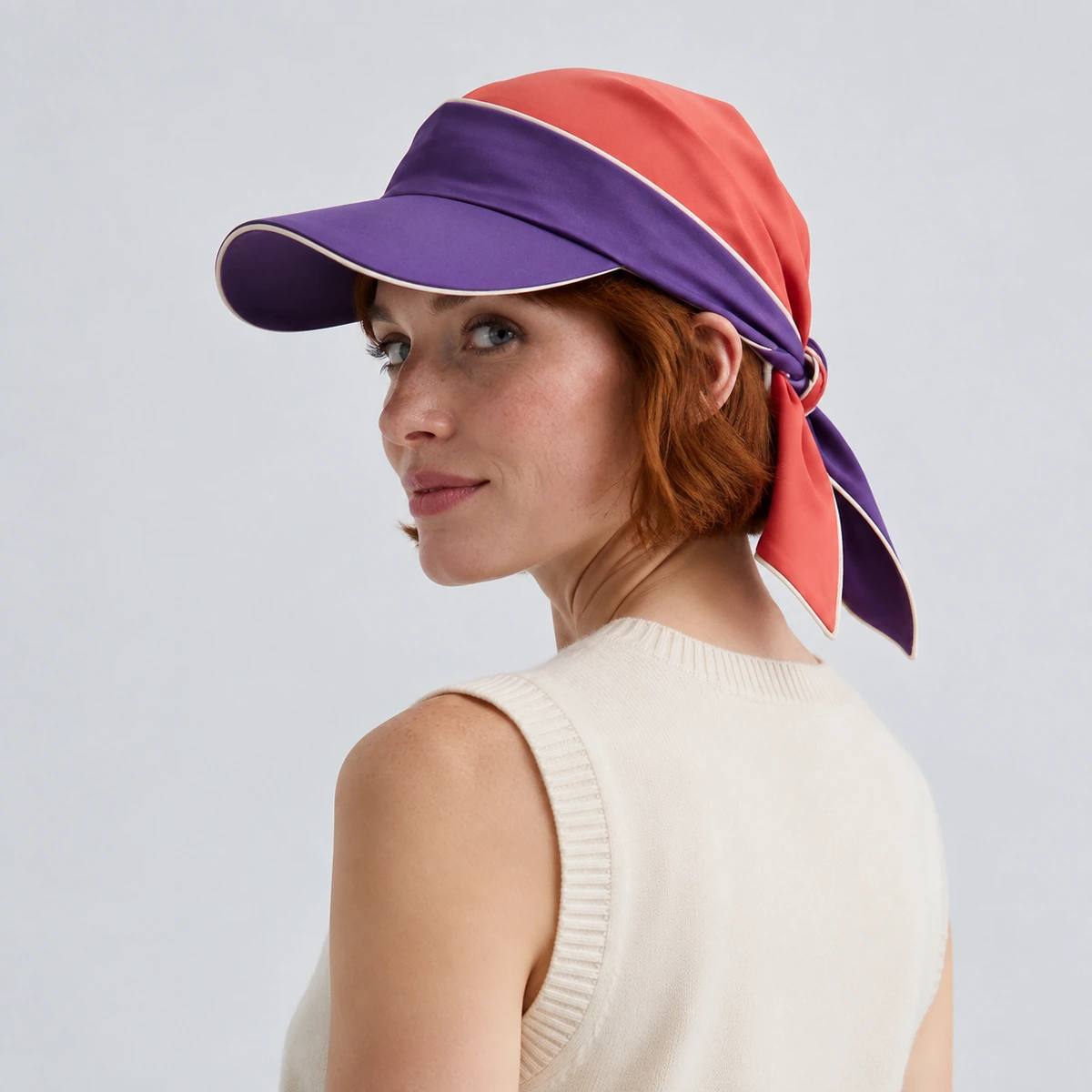 Visière corail et violette avec dos-écharpe